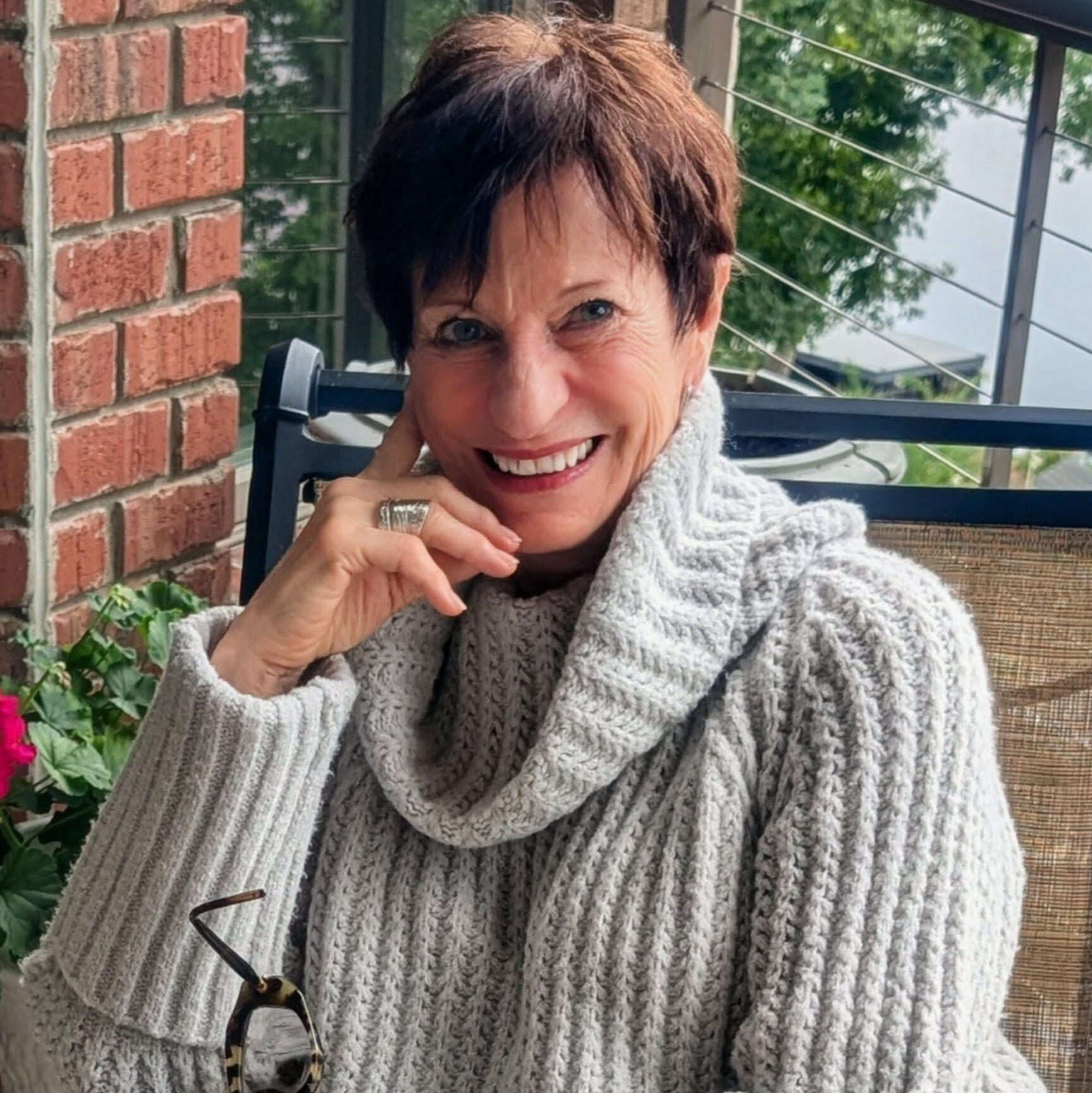 photograph of bestselling mystery author Tana L.H. Boerger